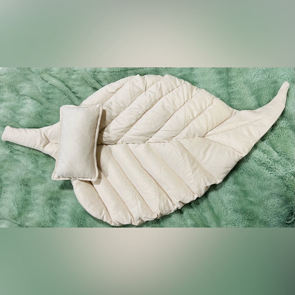 Leaf-Shaped Cream Bedding Set
